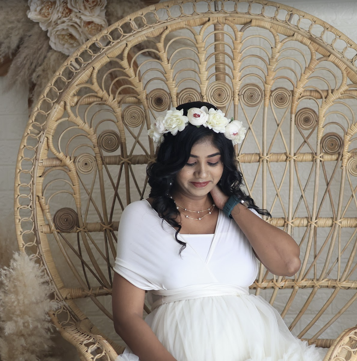 Glamorous party makeup and styling